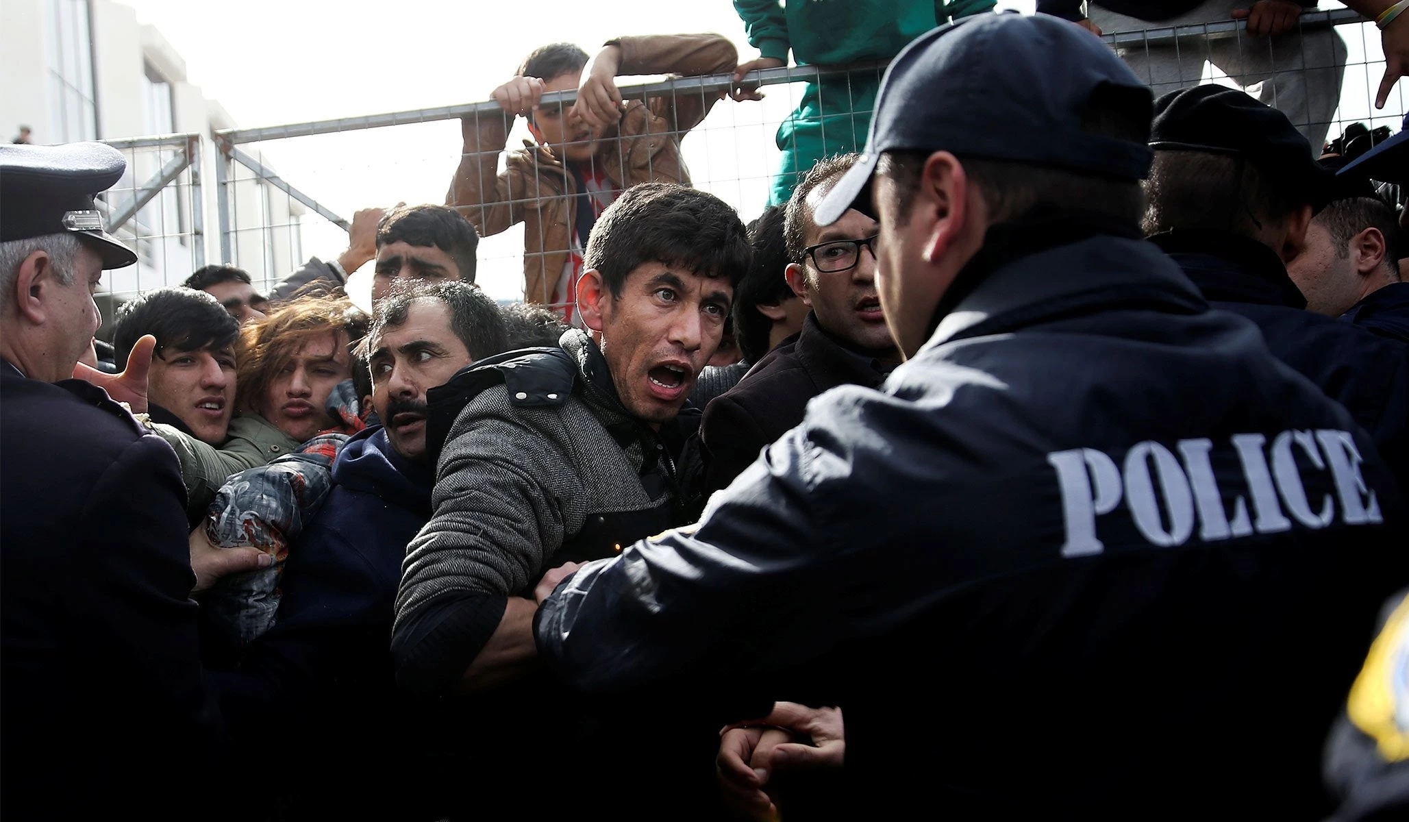 Πατριωτικά κινήματα «σαρώνουν» την Ευρώπη: Κατακόρυφη αύξηση των ευρωσκεπτικιστών – Το μεταναστευτικό αποδομεί την Ε.Ε.